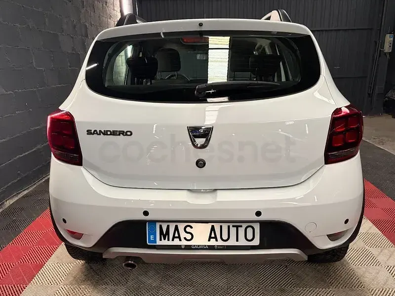 Usado Dacia Sandero Essentiel 100 CV (73 kW) 2020 Gris / plata Berlina