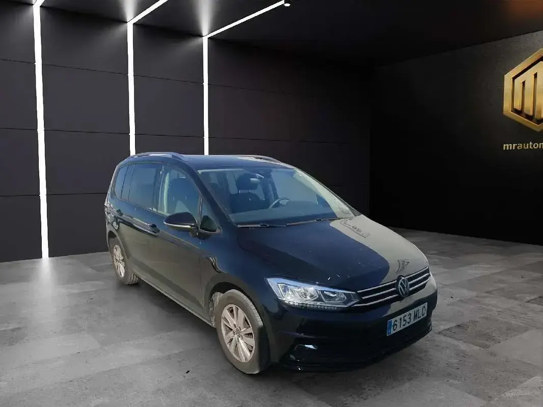 Usado VW Touran Advance 122 CV (89 kW) 2023 Negro Monovolumen