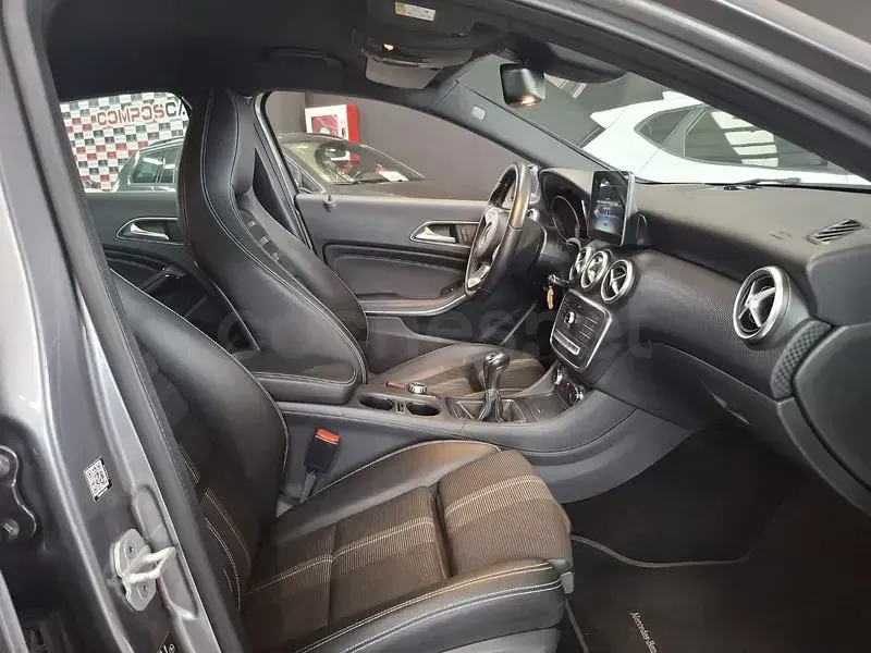 Usado Mercedes A250 218 CV (160 kW) 2017 Gris / plata Utilitario