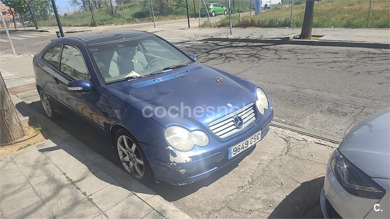 Usado Mercedes C200 163 CV (119 kW) 2002 Azul Berlina