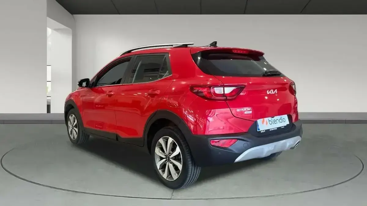 Usado Kia Stonic 100 HP (73 kW) 2024 Vermelho SUV