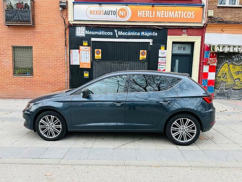 Usado Seat Leon XCELLENCE 130 CV (95 kW) 2019 Gris / plata Berlina