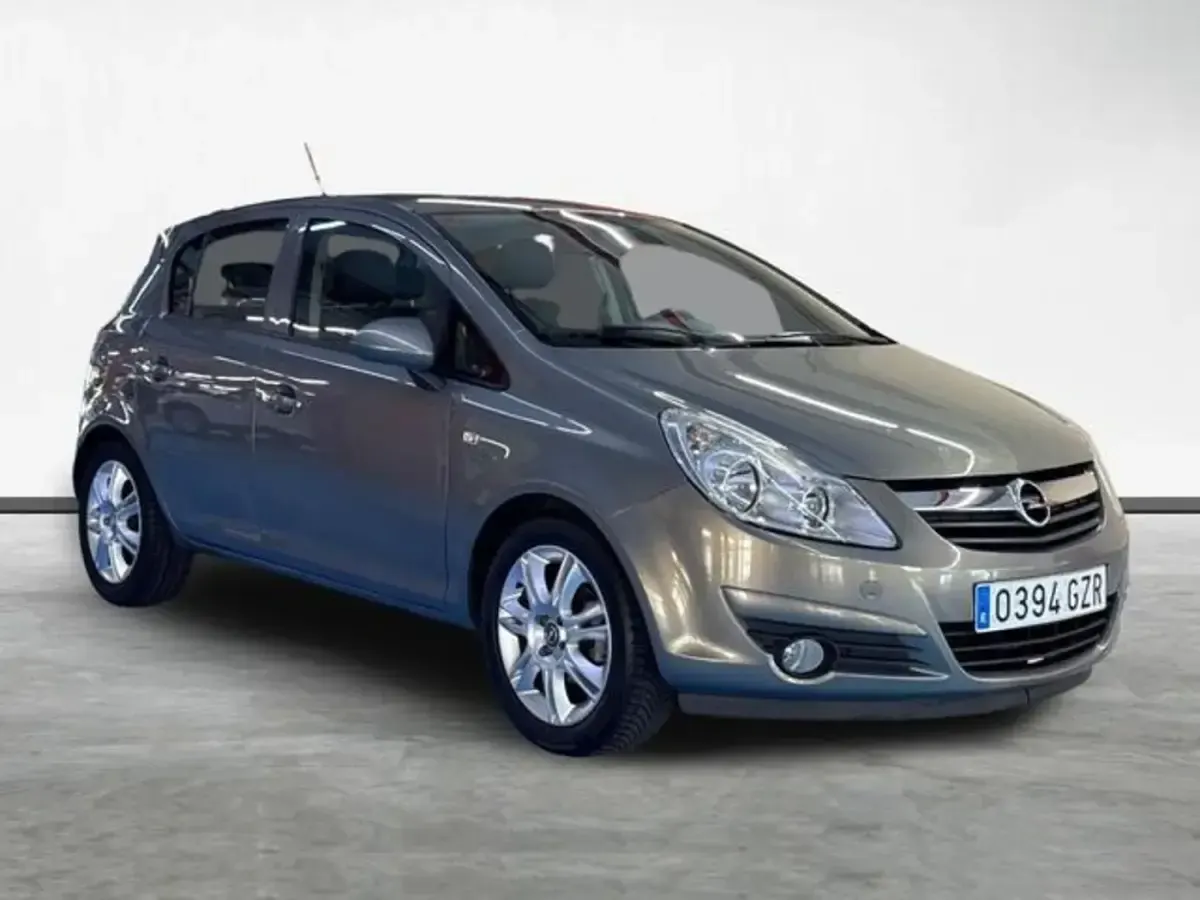 Usado Opel Corsa Cosmo 101 CV (74 kW) 2010 Gris Utilitario