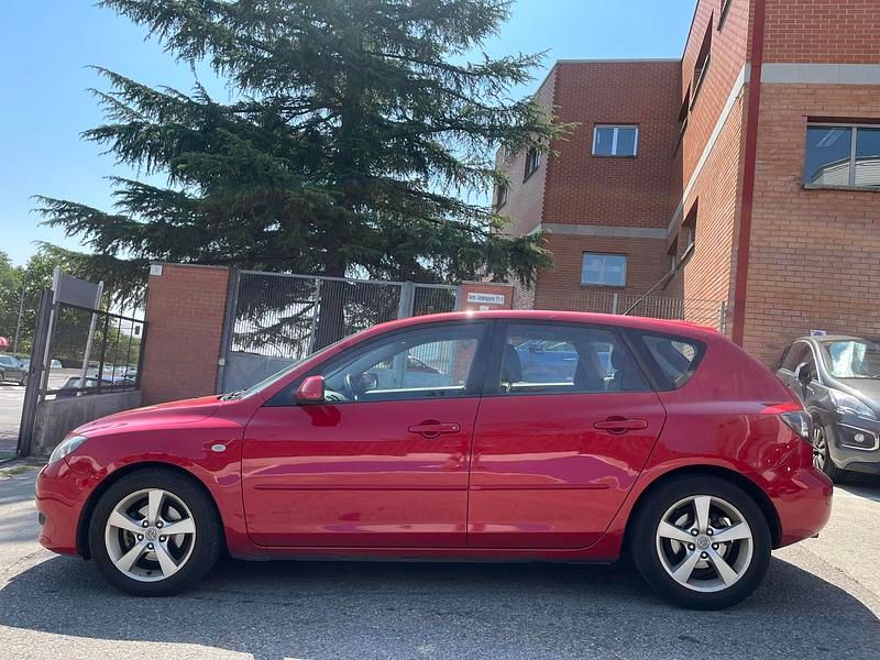 Usado Mazda 3 Active 105 CV (77 kW) 2005 Rojo Utilitario