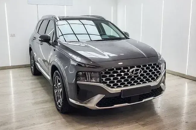 Usado Hyundai Santa Fe 230 CV (169 kW) 2022 Gris / plata SUV