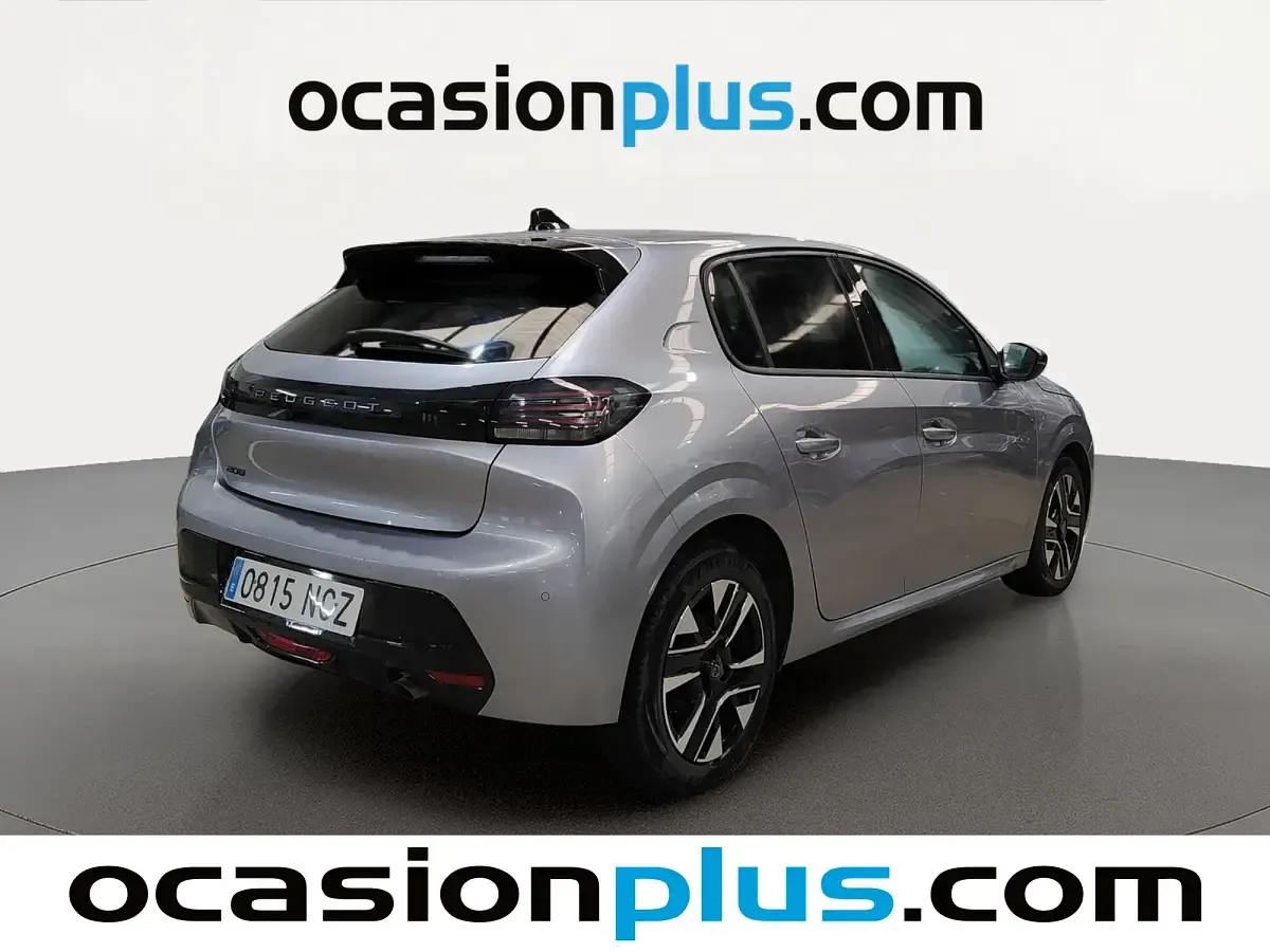 Usado Peugeot 208 Allure 100 CV (73 kW) 2025 Gris Utilitario