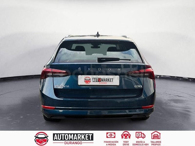 Usado Skoda Octavia Sport 150 CV (110 kW) 2023 Azul Familiar