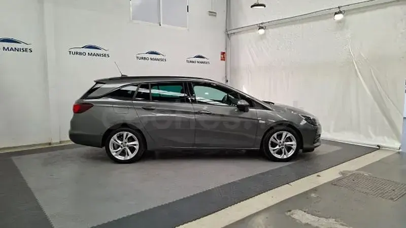 Usado Opel Astra Ultimate 145 CV (106 kW) 2021 Gris / plata Familiar