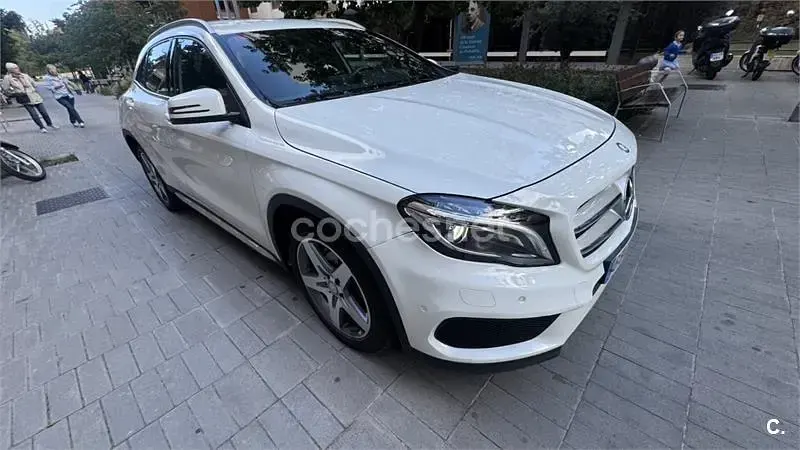 Usado Mercedes GLA200 AMG line 136 CV (100 kW) 2016 Blanco SUV
