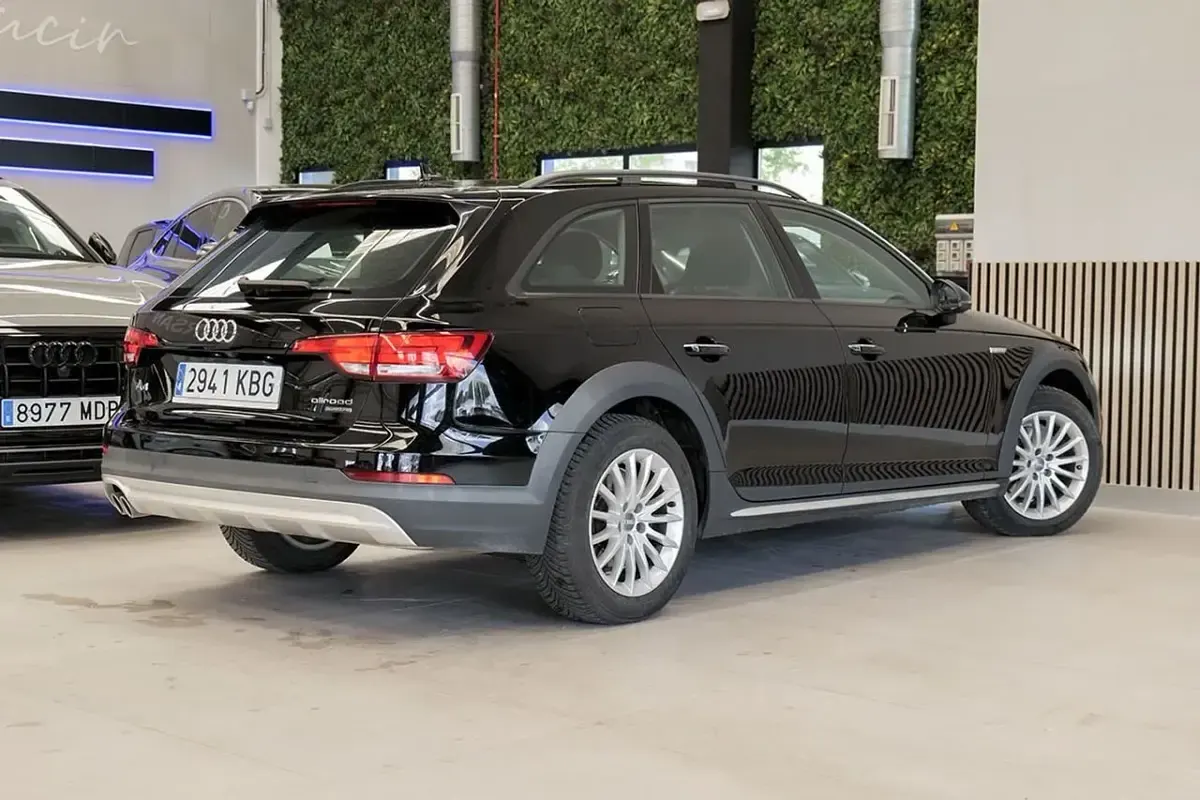 Usado Audi A4 Premium 150 CV (110 kW) 2017 Negro Familiar