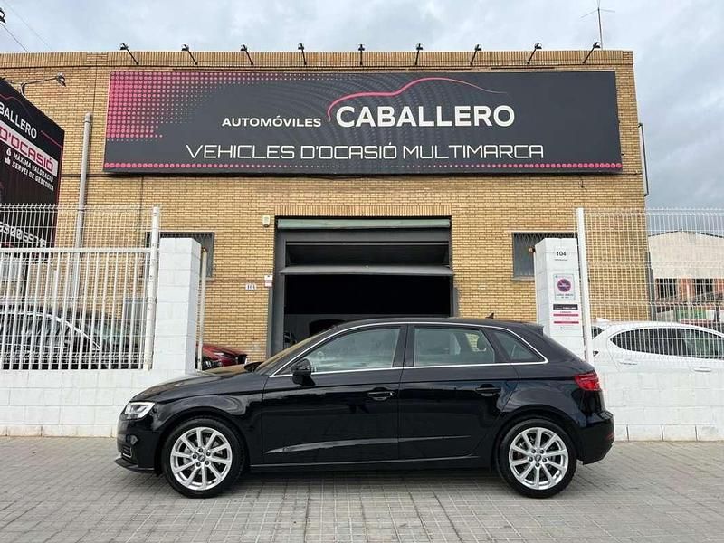 Usado Audi A3 Sportback Design 116 CV (85 kW) 2019 Negro Utilitario
