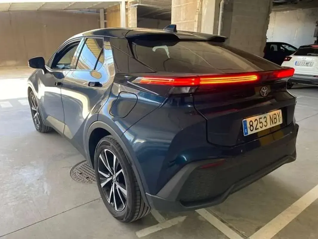 Usado Toyota C-HR Advance 141 CV (103 kW) 2025 Azul SUV