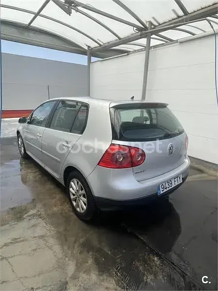 Usado VW Golf V 105 CV (77 kW) 2007 Gris / plata Berlina