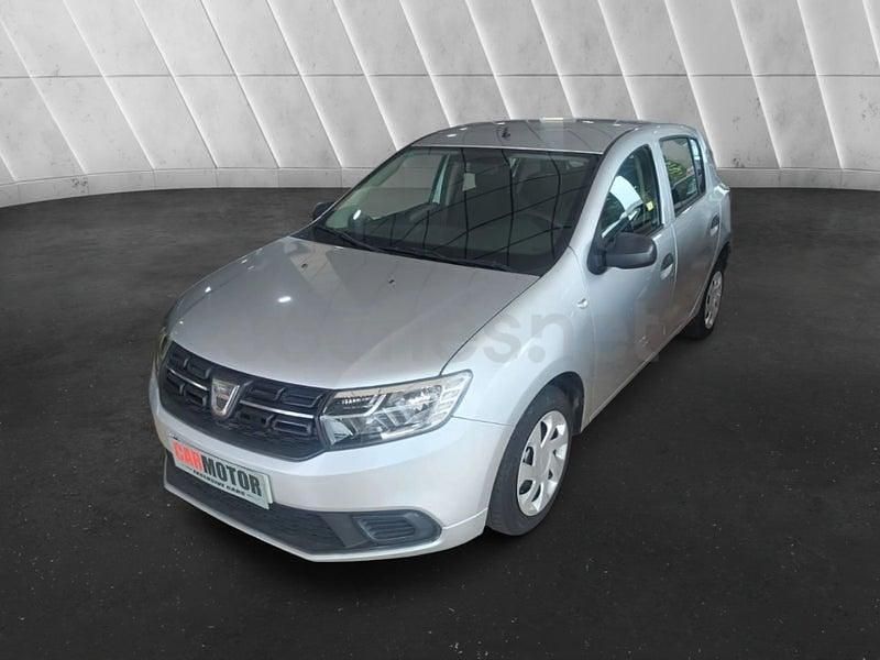 Usado Dacia Sandero Acces 73 CV (53 kW) 2018 Gris / plata Berlina