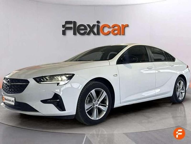 Usado Opel Insignia Innovation 136 CV (100 kW) 2020 Blanco Berlina