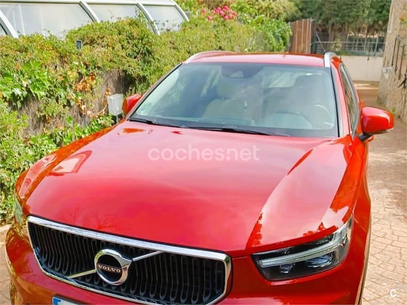 Rojo Usado 2022 Volvo XC40 Business Edition SUV | 25.500 € (Super precio) - Imagen 1/4