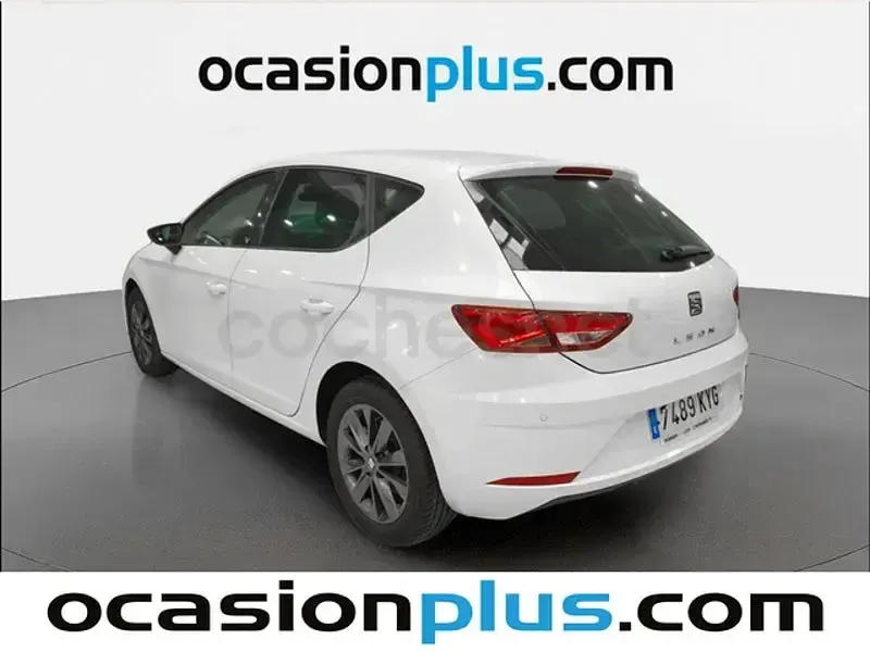 Usado Seat Leon Style 130 CV (95 kW) 2019 Blanco Berlina