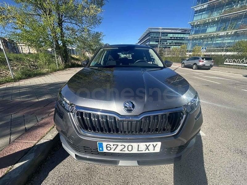 Usado Skoda Kamiq 110 CV (80 kW) 2022 Gris / plata SUV