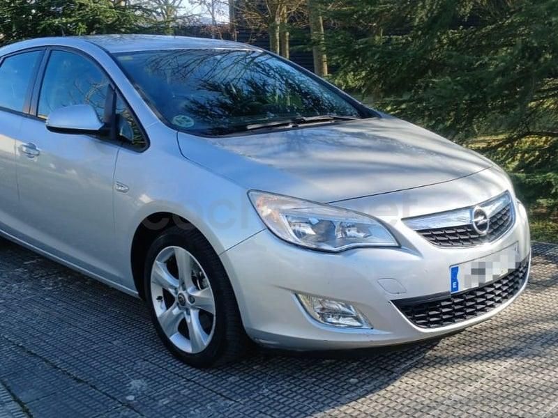 Usado Opel Astra Excellence 110 CV (80 kW) 2012 Gris / plata Berlina