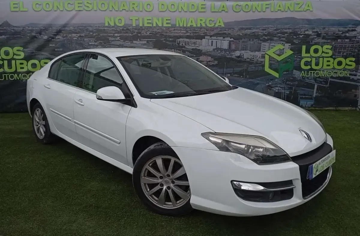 Usado Renault Laguna III Dynamique 129 CV (94 kW) 2011 Blanco Berlina