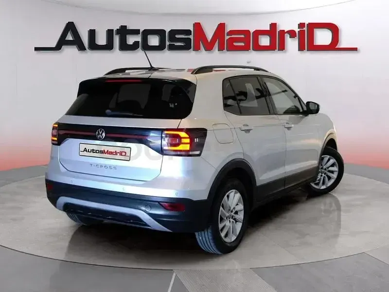 Usado VW T-Cross Advance 95 CV (69 kW) 2022 Gris / plata SUV