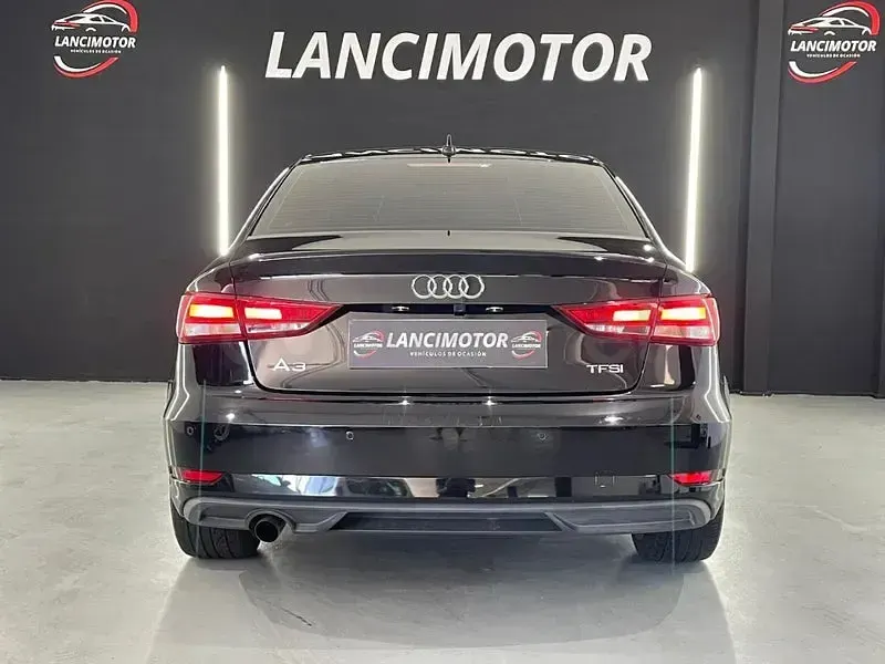 Usado Audi A3 Design 116 CV (85 kW) 2019 Negro Berlina