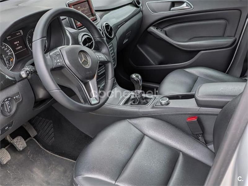 Usado Mercedes B180 109 CV (80 kW) 2014 Gris / plata Monovolumen