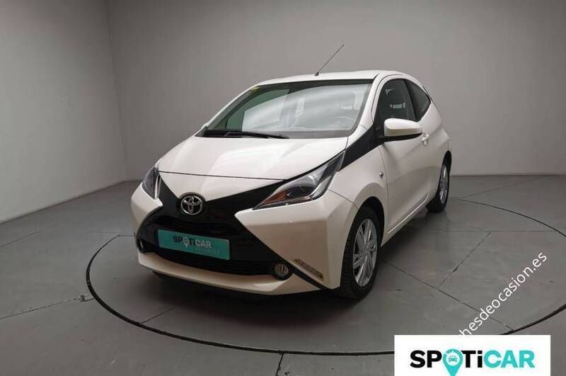 Blanco Usado 2017 Toyota Aygo X-play Utilitario | 10.400 € (Precio justo) - Imagen 1/4