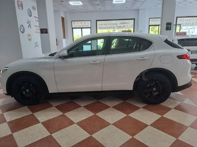 Usado Alfa Romeo Stelvio Executive 160 CV (117 kW) 2019 Blanco SUV