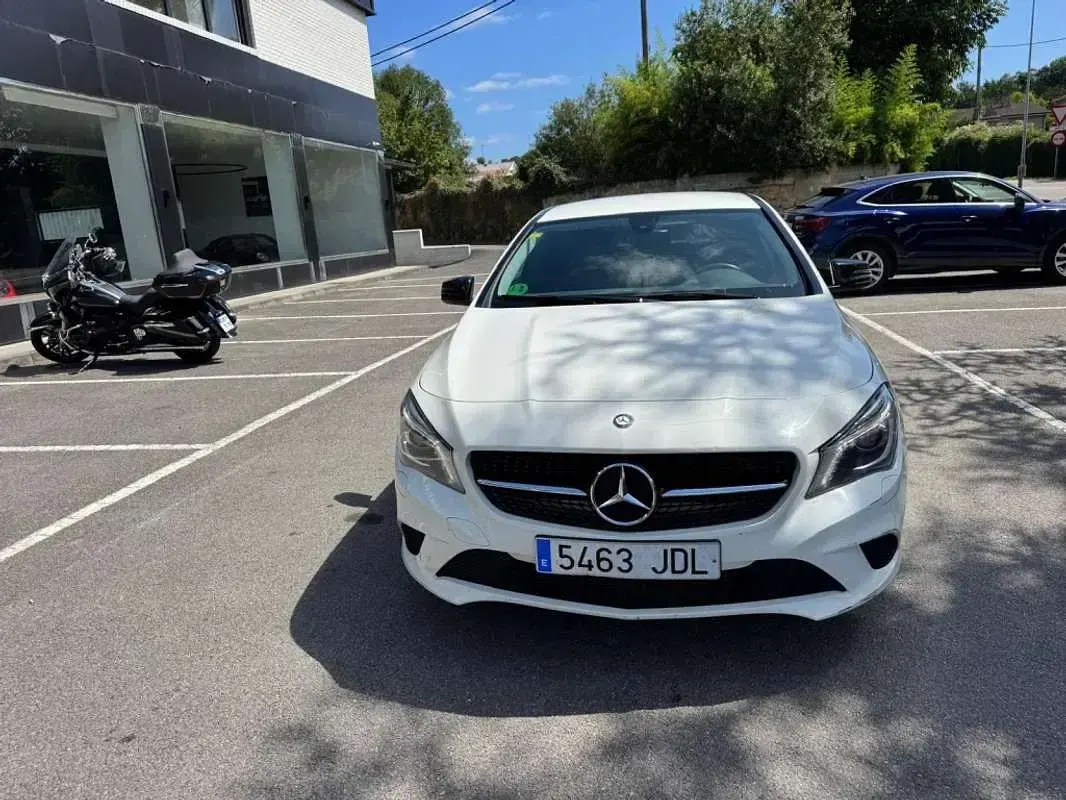 Usado Mercedes CLA200 136 CV (100 kW) 2015 Blanco Coupe