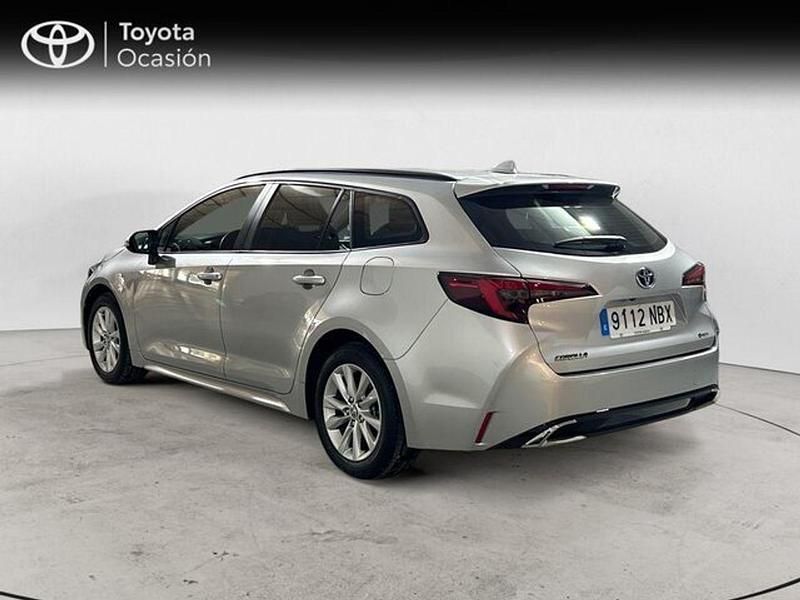 Usado Toyota Corolla Active 140 CV (102 kW) 2025 Gris Familiar