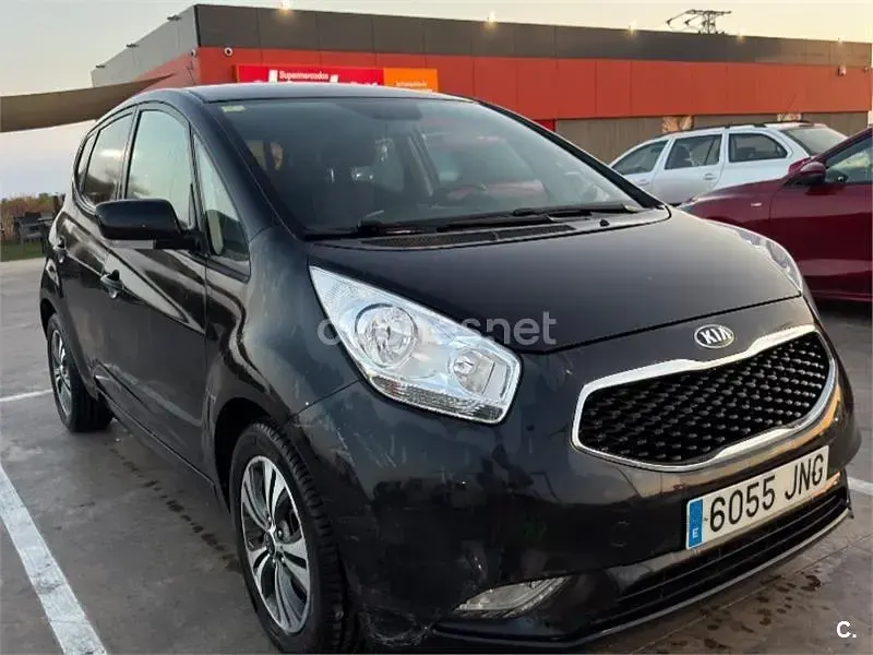 Usado Kia Venga 128 CV (94 kW) 2016 Negro Utilitario