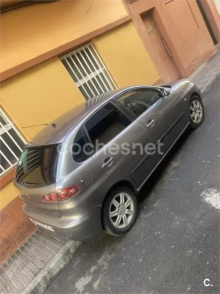 Usado Seat Ibiza Fresh 75 CV (55 kW) 2004 Gris / plata Utilitario