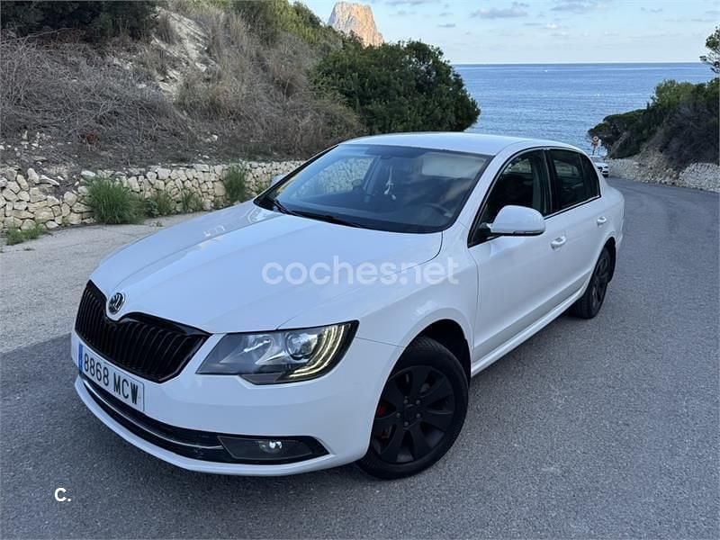 Usado Skoda Superb Elegance 160 CV (117 kW) 2013 Blanco Berlina