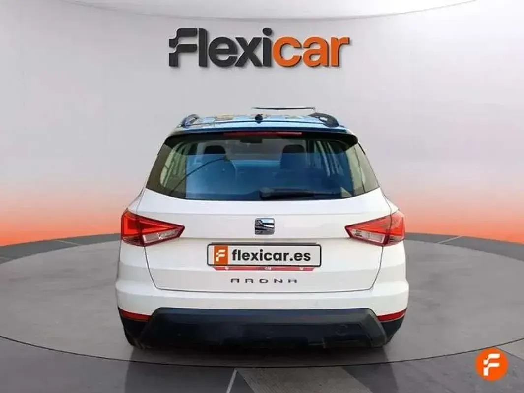 Usado Seat Arona Ecomotive 95 CV (69 kW) 2018 Blanco SUV