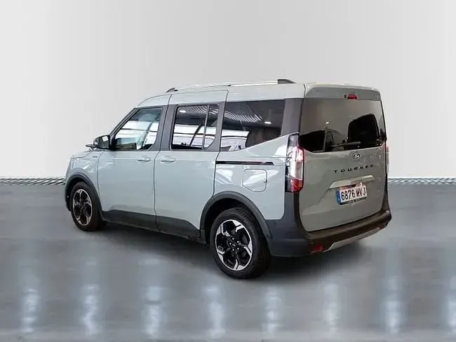 Usado Ford Tourneo Courier Active 125 CV (91 kW) 2024 Gris cactus Monovolumen