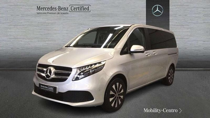 Usado Mercedes V250 2023 Plateado Monovolumen
