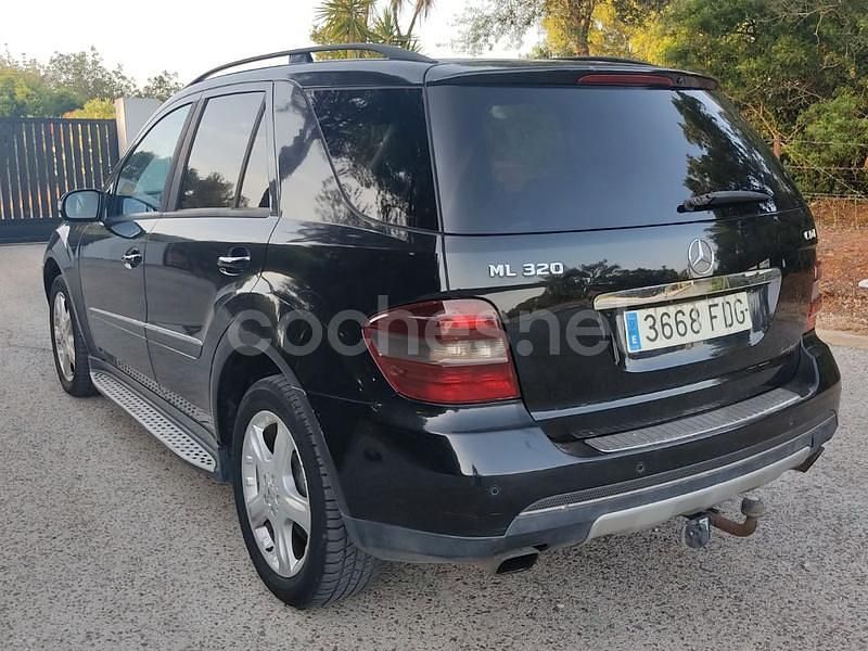 Usado Mercedes ML320 224 CV (164 kW) 2006 Negro SUV