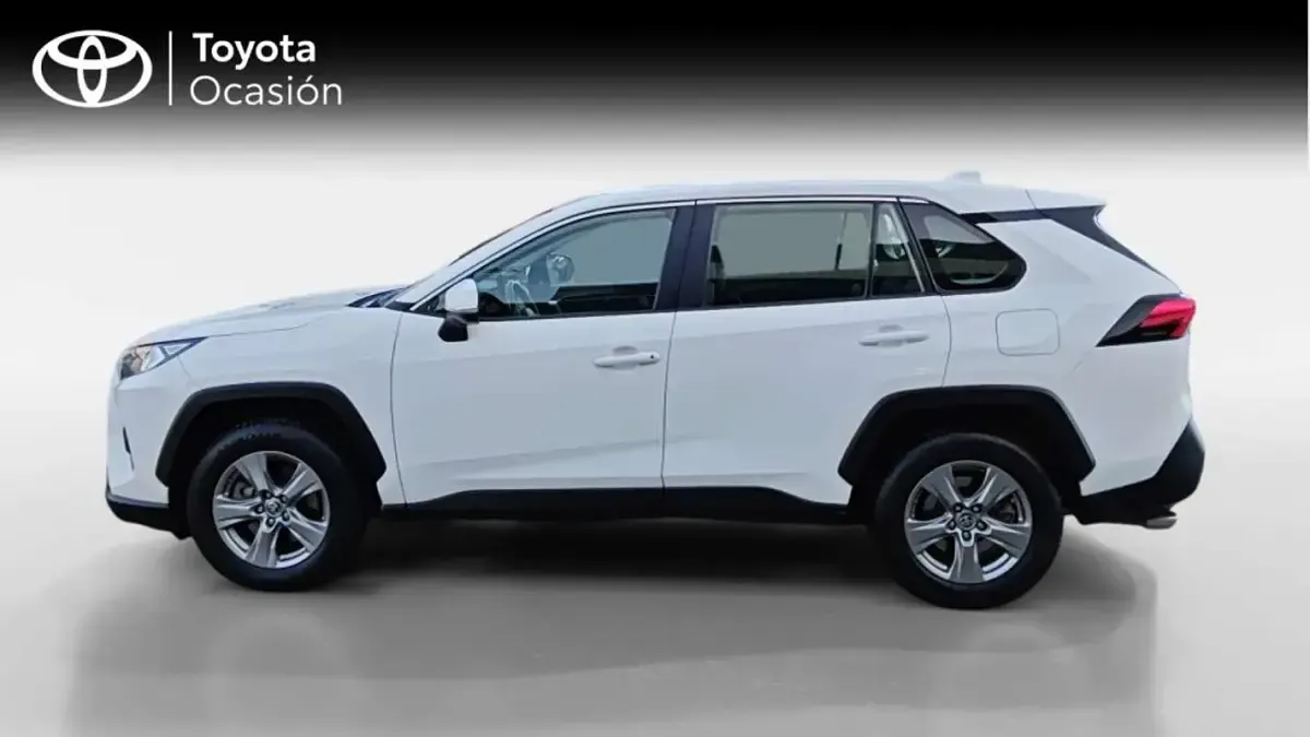 Käytetty Toyota RAV4 Business Edition 218 HP (160 kW) 2023 Valkoinen Katumaasturi