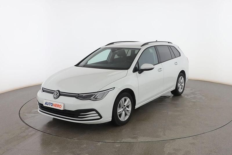 Usado VW Golf VIII Life 116 CV (85 kW) 2023 Blanco Familiar