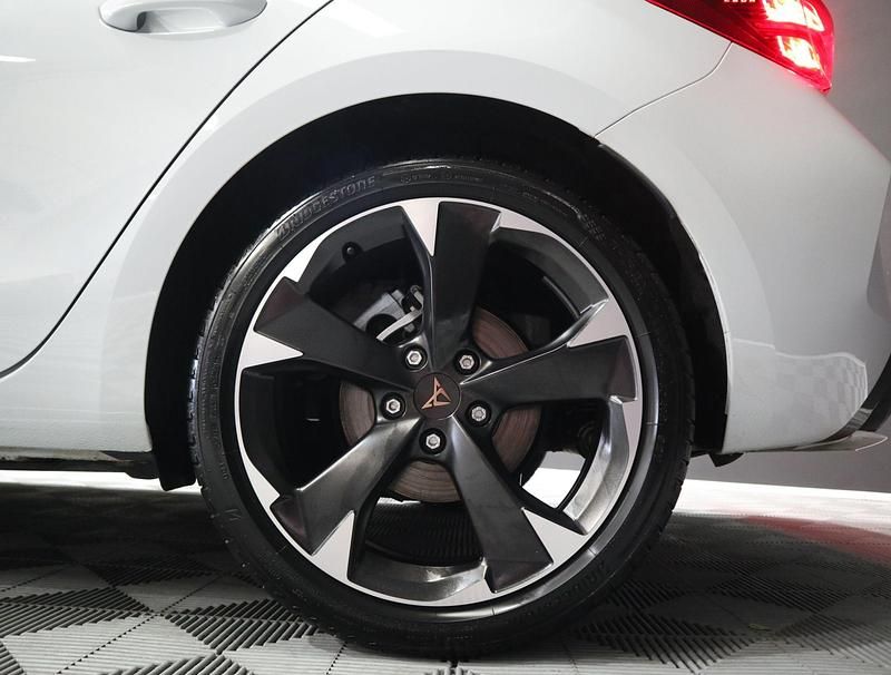 Usado Cupra Leon 150 CV (110 kW) 2025 Blanco