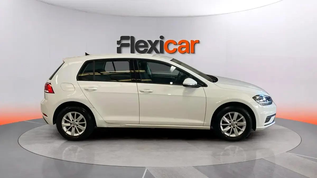 Usado VW Golf VII 115 CV (84 kW) 2019 Beige Berlina