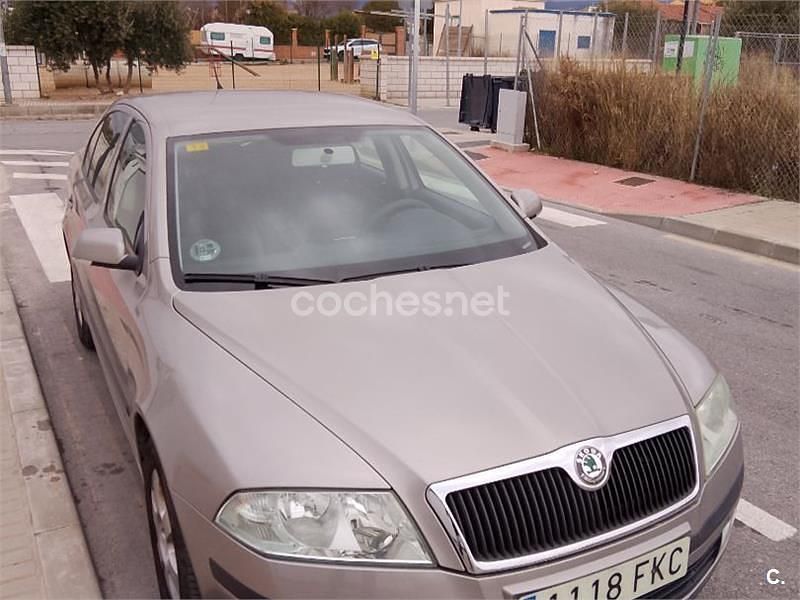 Beige Usado 2007 Skoda Octavia Berlina | 3400 € (Precio justo) - Imagen 1/4