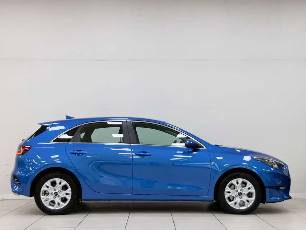 Usado Kia Ceed 101 CV (74 kW) 2023 Azul Utilitario