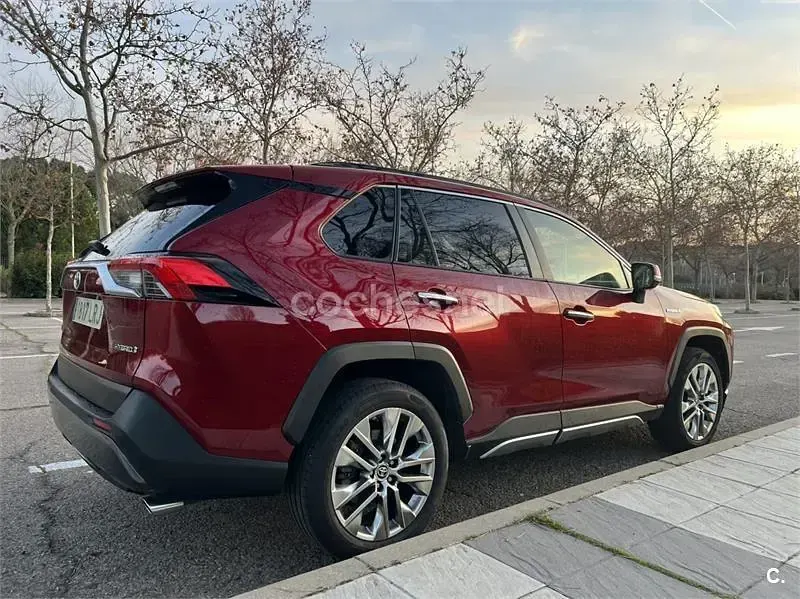 Usado Toyota RAV4 Hybrid Luxury 218 CV (160 kW) 2021 Granate SUV