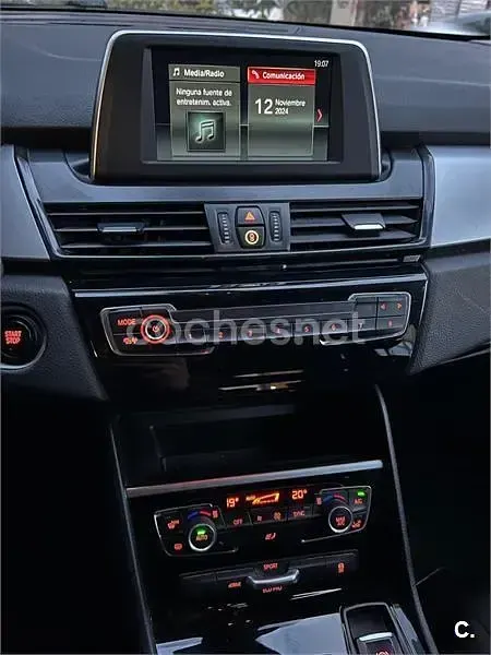 Usado BMW 225 Active Tourer iPerformance 224 CV (164 kW) 2019 Blanco Monovolumen