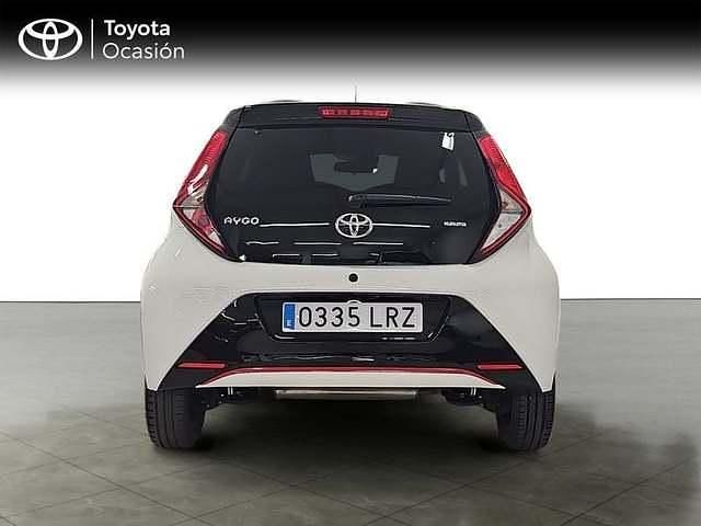 Usado Toyota Aygo Sport 72 CV (52 kW) 2021 Blanco Utilitario