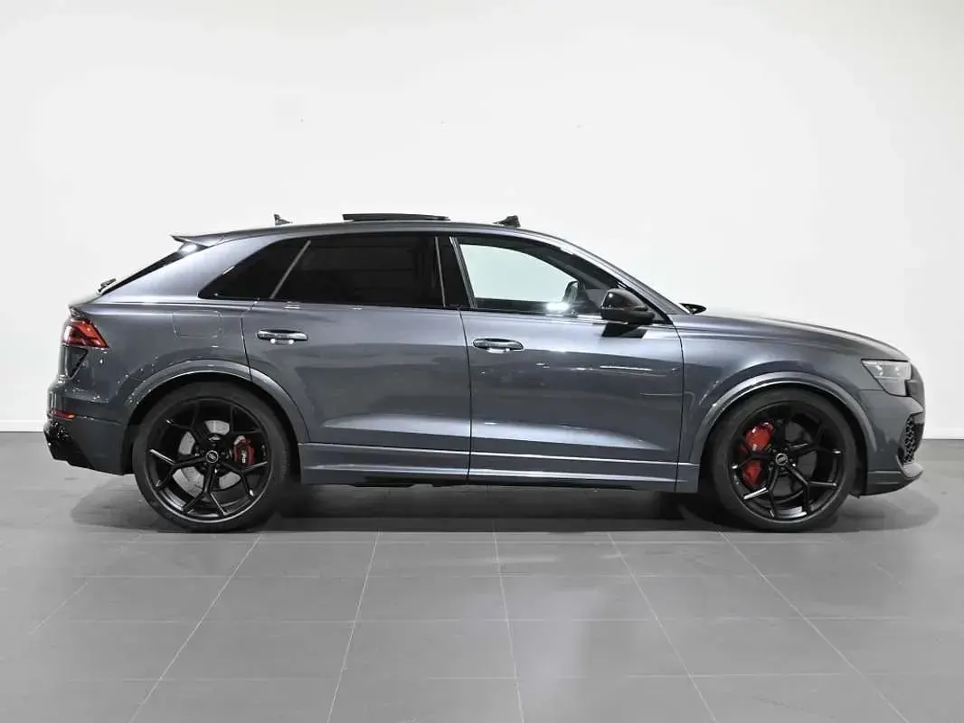 Usado Audi Q8 Advanced 600 CV (441 kW) 2024 Gris SUV