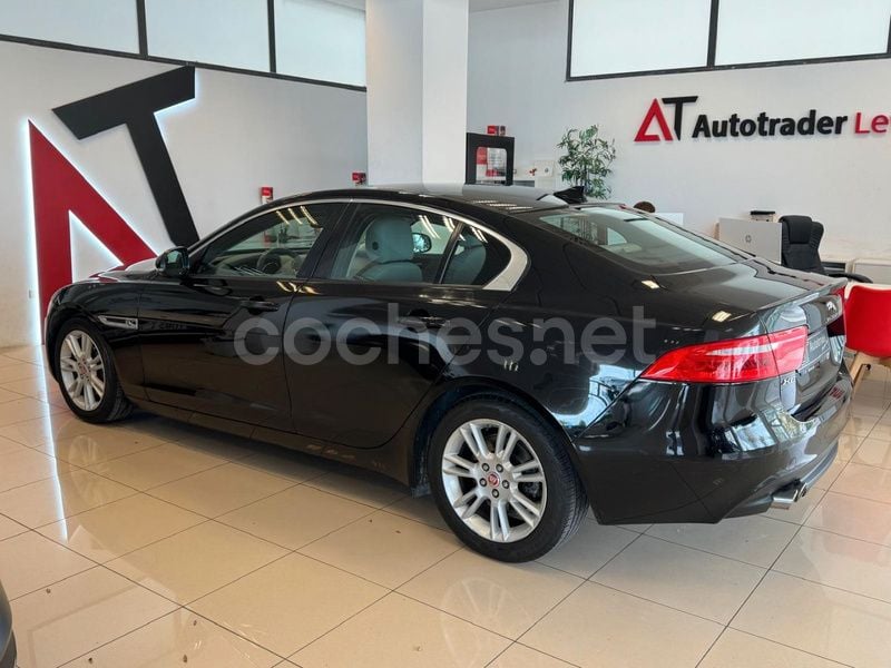 Usado Jaguar XE Portfolio 180 CV (132 kW) 2016 Negro Berlina