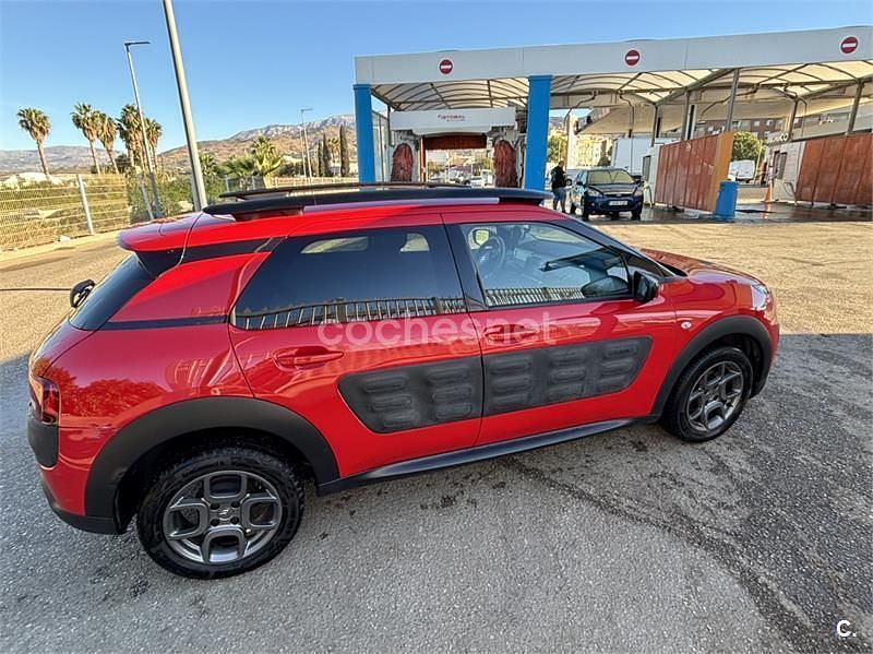 Usado Citroën C4 Cactus Shine 92 CV (67 kW) 2015 Rojo Utilitario